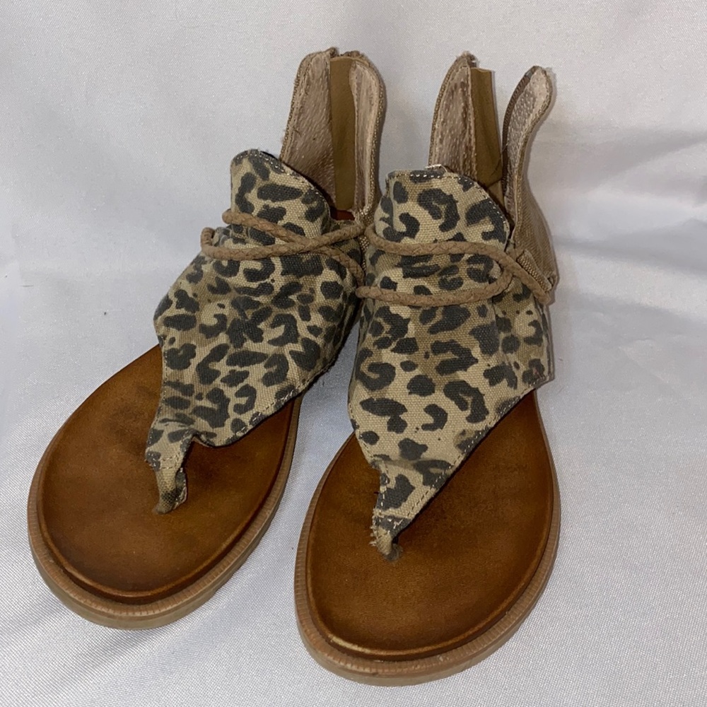 Adorable Leopard Print Sandals